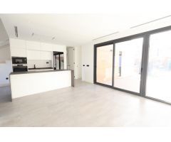 VILLA DE LUJO EN LOS ALCAZARES. 3 DORM. 3 BAÑOS. 122 M2 DE CASA. 236 M2 DE PARCELA.