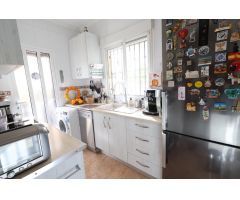 VILLA INDEPENDIENTE CON 122 M2 DE PARCELA. 82 M2 DE CASA. 2 DORM. 1 BAÑO. PISCINA COMUNITARIA.