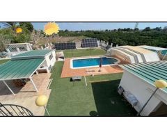 Espléndido Chalet en Rojales: 8 Dormitorios, Piscina Privada y Doble Oportunidad