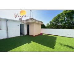 Espléndido Chalet en Rojales: 8 Dormitorios, Piscina Privada y Doble Oportunidad