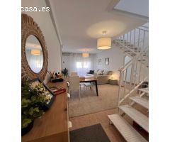 Atico-dúplex con solárium privado y piscina comunitaria en Calas Blancas, Torrevieja.