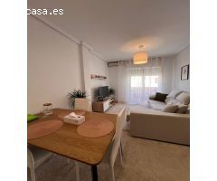 Atico-dúplex con solárium privado y piscina comunitaria en Calas Blancas, Torrevieja.