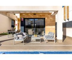 CHALET CON PISCINA PRIVADA, PISCINA COMUNITARIA, SOLÁRIUM, LICENCIA TURÍSTICA A 2KM DEL MAR