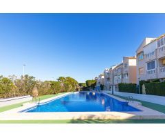 Acogedor Bungalow en Planta Baja con Jardín y Piscina Comunitaria en Torreblanca, Torrevieja
