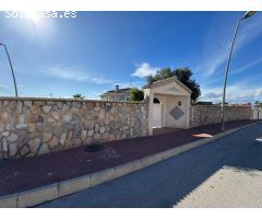 VILLA EN LOS BALCONES DE 4 DORM. 2 BAÑOS. CON PARCELA DE 1100 M2. CASA DE 230 M2. PISCINA PRIVADA.