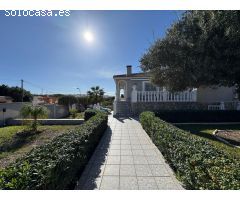 VILLA EN LOS BALCONES DE 4 DORM. 2 BAÑOS. CON PARCELA DE 1100 M2. CASA DE 230 M2. PISCINA PRIVADA.