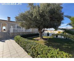 VILLA EN LOS BALCONES DE 4 DORM. 2 BAÑOS. CON PARCELA DE 1100 M2. CASA DE 230 M2. PISCINA PRIVADA.