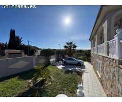 VILLA EN LOS BALCONES DE 4 DORM. 2 BAÑOS. CON PARCELA DE 1100 M2. CASA DE 230 M2. PISCINA PRIVADA.