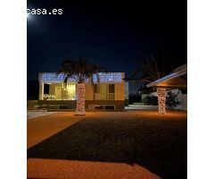 VILLA INDEPENDIENTE CON PISCINA PRIVADA Y PARCELA DE 1600 M2. 4 DORM. 3 BAÑOS.