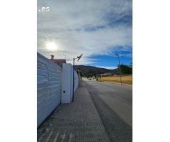 VILLA INDEPENDIENTE CON PISCINA PRIVADA Y PARCELA DE 1600 M2. 4 DORM. 3 BAÑOS.