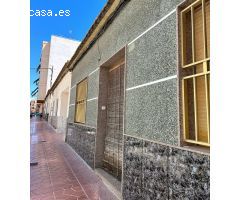 SE VENDE CASA EN GUARDAMAR A 500 METROS DE LA PLAYA. PARA REFORMAR O PARA CONSTRUIR EDIFICIO.
