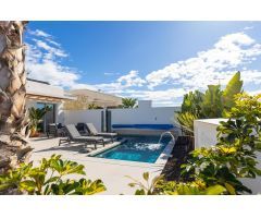 VILLA DE LUJO EN LOS MONTESINOS. 3 DORM. 2 BAÑOS. PISCINA+GARAJE. PARCELA 257 M2.