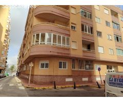 Piso con vistas al mar a 50 metros de la playa y con licencia turística
