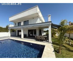 Espléndida Villa de Lujo en San Juan, Alicante: Tu Refugio Ideal