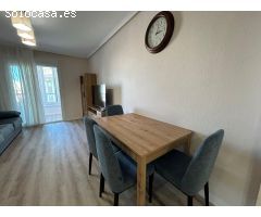 REFORMADO APARTAMENTO CON PISCINA EN PARQUE DE LAS NACIONES. 2 DORM. 1 BAÑO.