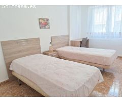 Amplio Apartamento en el Corazón de Torrevieja, Ideal para Disfrutar del Mar
