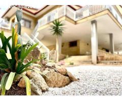 VILLA EN ORIHUELA COSTA A 500 METROS DE LA PLAYA. 4 DORM. 3 BAÑOS. PARCELA 1.145M2.