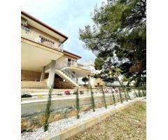VILLA EN ORIHUELA COSTA A 500 METROS DE LA PLAYA. 4 DORM. 3 BAÑOS. PARCELA 1.145M2.