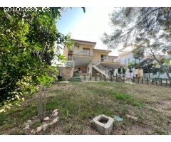 VILLA EN ORIHUELA COSTA A 500 METROS DE LA PLAYA. 4 DORM. 3 BAÑOS. PARCELA 1.145M2.