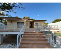 VILLA EN ORIHUELA COSTA A 500 METROS DE LA PLAYA. 4 DORM. 3 BAÑOS. PARCELA 1.145M2.