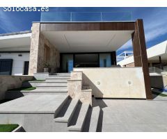 VILLA EN LA PRIMERA LINEA! PLAYA DE LA MATA. VISTAS AL MAR! 5 DORM. 4 BAÑOS. PARCELA 350M2.