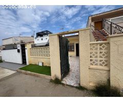 ADOSADO CON 30 M2 DE PARCELA. 2DORM. 1BAÑO.74M2.EN TORRETA CERCA DE CENTRO COMERCIAL. PARA REFORMAR.