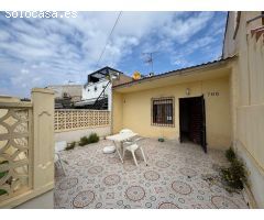 ADOSADO CON 30 M2 DE PARCELA. 2DORM. 1BAÑO.74M2.EN TORRETA CERCA DE CENTRO COMERCIAL. PARA REFORMAR.