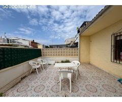 ADOSADO CON 30 M2 DE PARCELA. 2DORM. 1BAÑO.74M2.EN TORRETA CERCA DE CENTRO COMERCIAL. PARA REFORMAR.