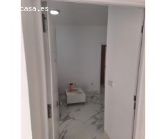 Bonito bajo completamente reformado de un dormitorio a 400 metros de playa