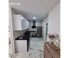 Bonito bajo completamente reformado de un dormitorio a 400 metros de playa