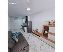 Bonito bajo completamente reformado de un dormitorio a 400 metros de playa