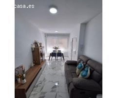 Bonito bajo completamente reformado de un dormitorio a 400 metros de playa