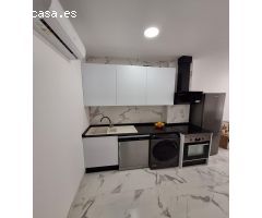 Bonito bajo completamente reformado de un dormitorio a 400 metros de playa