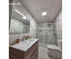 Bonito bajo completamente reformado de un dormitorio a 400 metros de playa