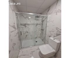 Bonito bajo completamente reformado de un dormitorio a 400 metros de playa
