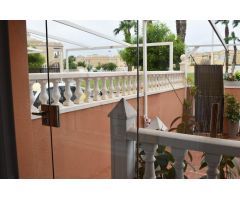 ADOSADO DE TRES PLANTAS EN LA SIESTA. 4 DORM. 2 BAÑOS. PARKING. PISCINA COMUNITARIA.