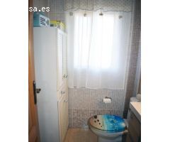 ADOSADO DE TRES PLANTAS EN LA SIESTA. 4 DORM. 2 BAÑOS. PARKING. PISCINA COMUNITARIA.