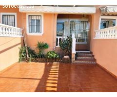 ADOSADO DE TRES PLANTAS EN LA SIESTA. 4 DORM. 2 BAÑOS. PARKING. PISCINA COMUNITARIA.