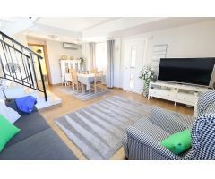 VILLA EN CABO ROIG DE 4 DORM. 2 BAÑOS. 1 ASEO. 130M2 DE PARCELA. CON SOTANO DE 135M2. PISCINA COMUN.