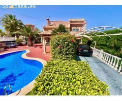 LUJO Y LUZ EN LOS BALCONES: TU VILLA CON PISCINA PRIVADA Y ALTO POTENCIAL