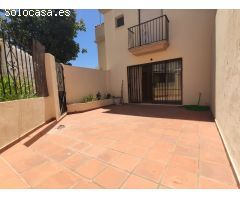 Céntrica adosada junto al centro de Estepona.