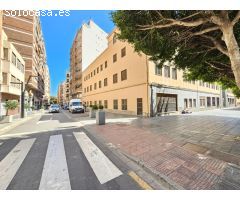 AMPLISIMO PISO EN VENTA EN PLENO CENTRO DE ALMERIA CAPITAL,TODO REFORMADO !! 4 DORMITORIOS + 2 BAÑOS