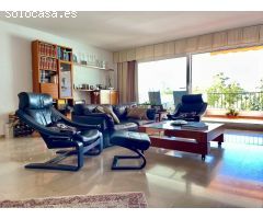 PISO AMPLISIMO CON VISTAS, EN UNA URBANIZACION DE MUCHO PRESTIGIO EN TORREQUEBRADA
