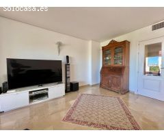 PISO AMPLISIMO CON VISTAS, EN UNA URBANIZACION DE MUCHO PRESTIGIO EN TORREQUEBRADA