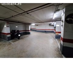 Plaza parking en complejo Mundet.