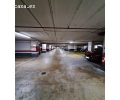 Plaza parking en complejo Mundet.