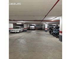 Plaza parking en complejo Mundet.