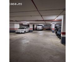 Plaza parking en complejo Mundet.