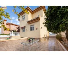 PRECIOSA CASA EN URBANIZACION PRIVADA