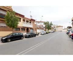 EXCLUSIVA CASA EN LA MEJOR AVENIDA DE MARACENA